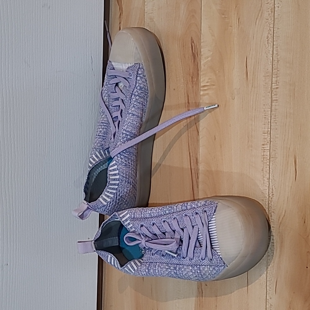 Native men's size 7 lilac coloured shoes